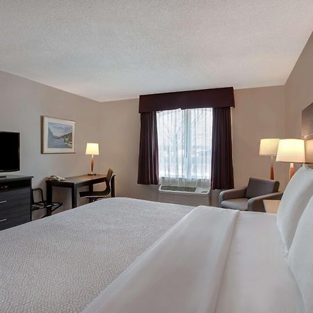 Days Inn & Suites By Wyndham Collingwood Zewnętrze zdjęcie