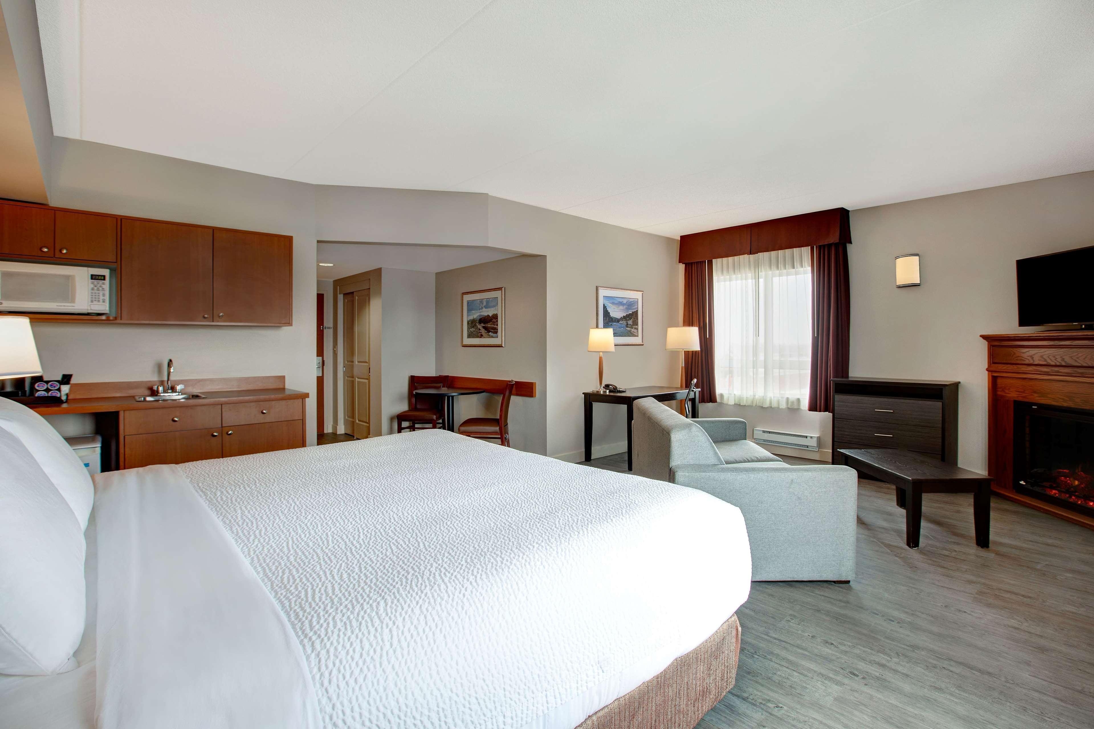 Days Inn & Suites By Wyndham Collingwood Zewnętrze zdjęcie