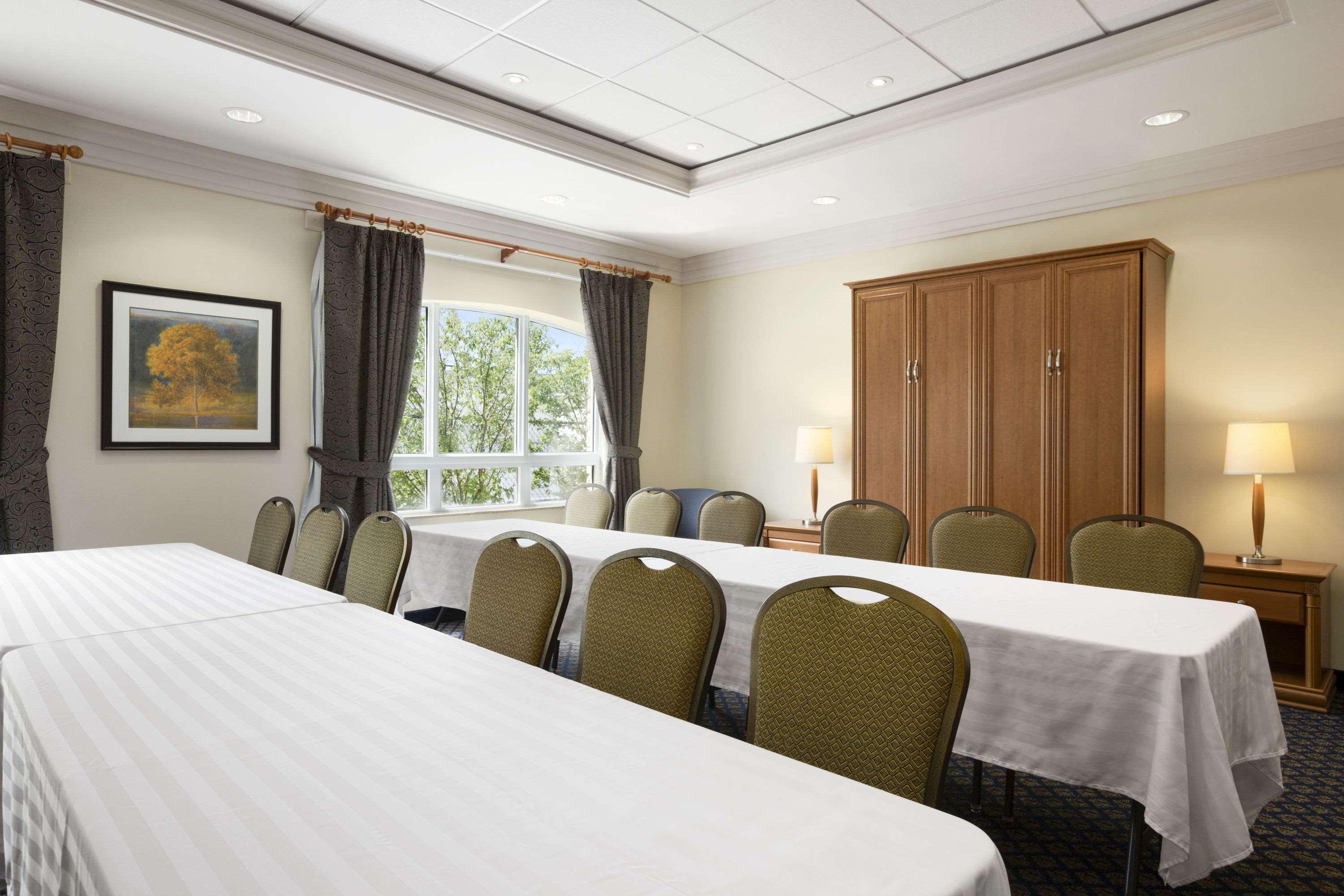 Days Inn & Suites By Wyndham Collingwood Zewnętrze zdjęcie