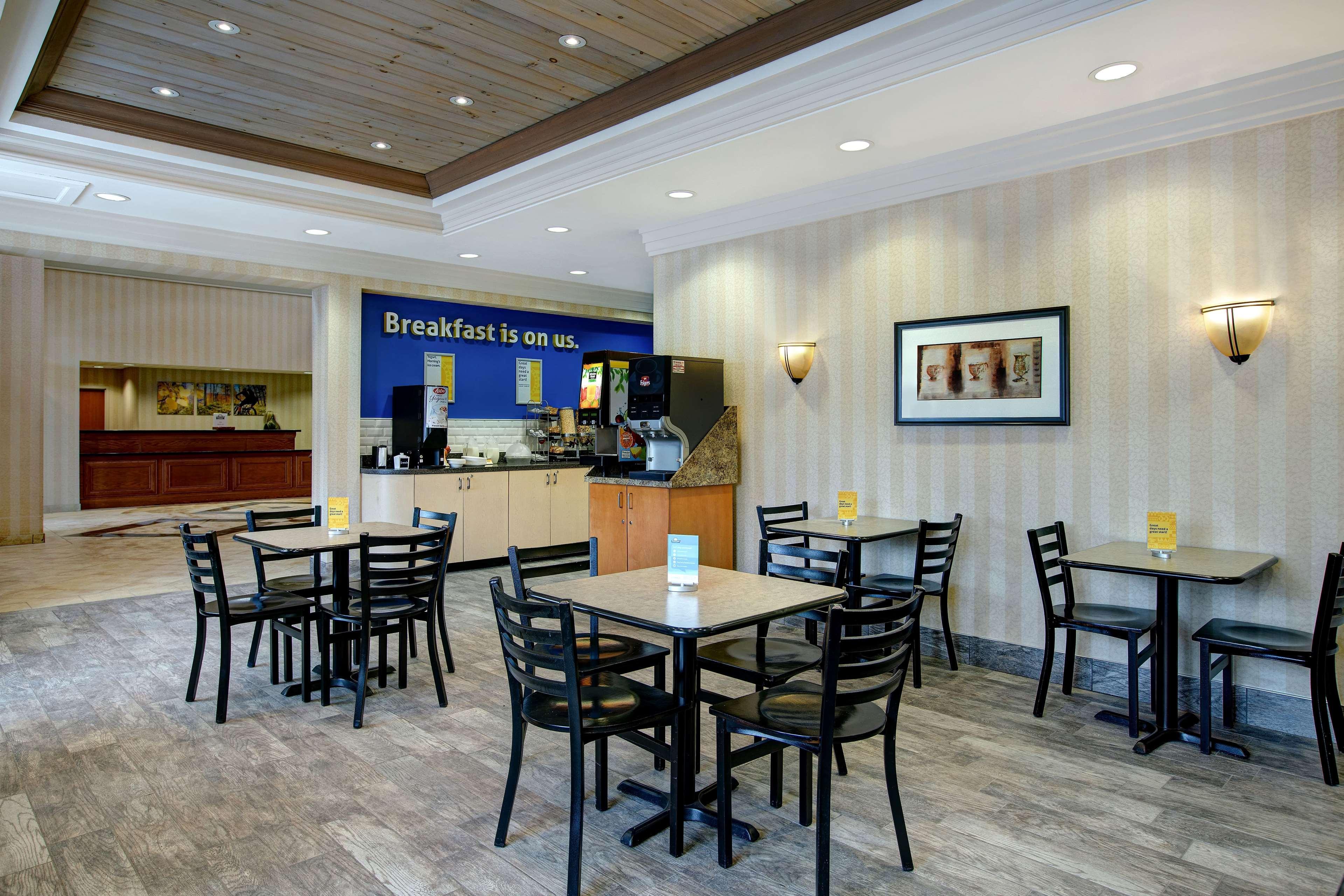 Days Inn & Suites By Wyndham Collingwood Zewnętrze zdjęcie