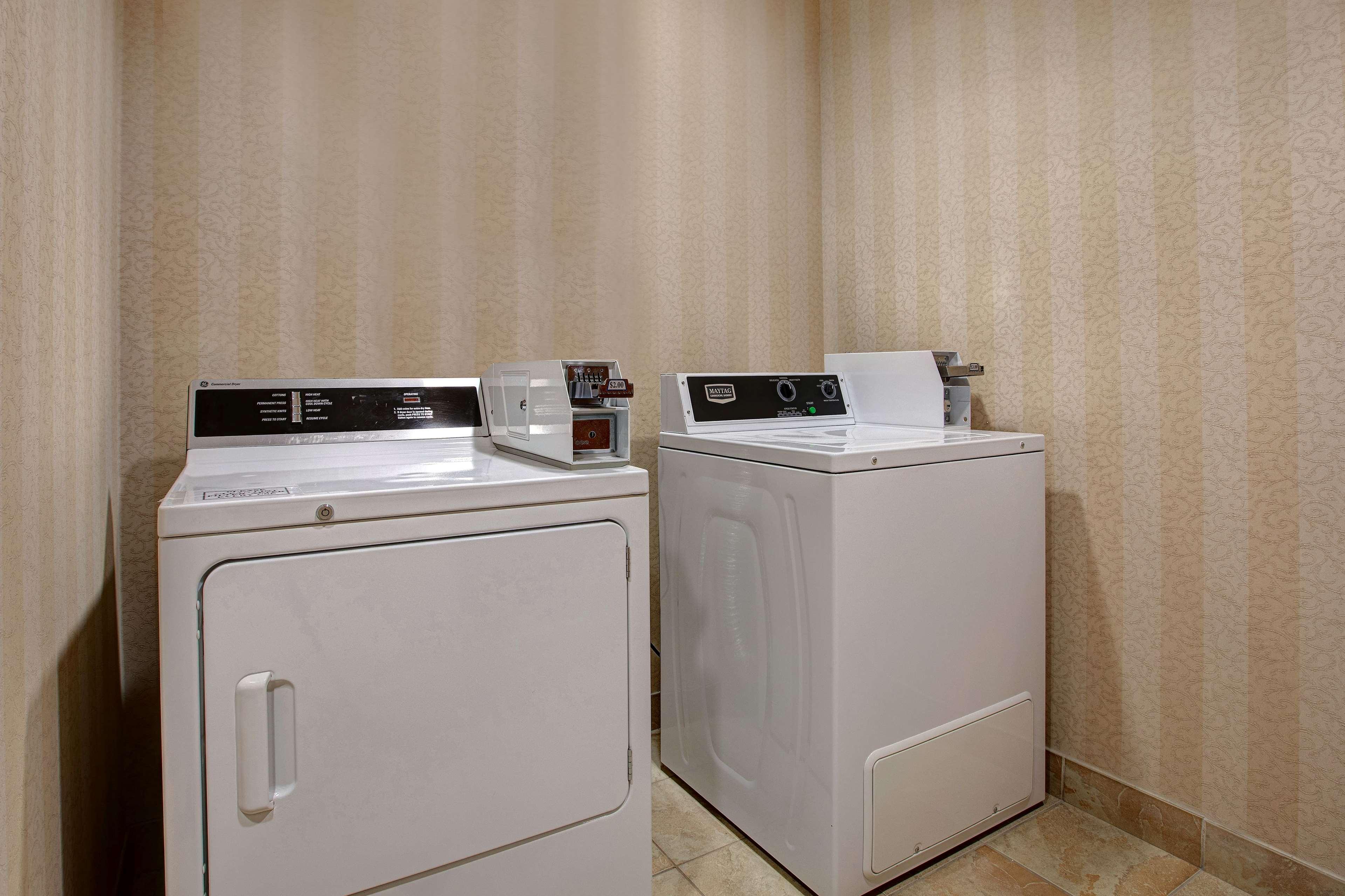 Days Inn & Suites By Wyndham Collingwood Zewnętrze zdjęcie