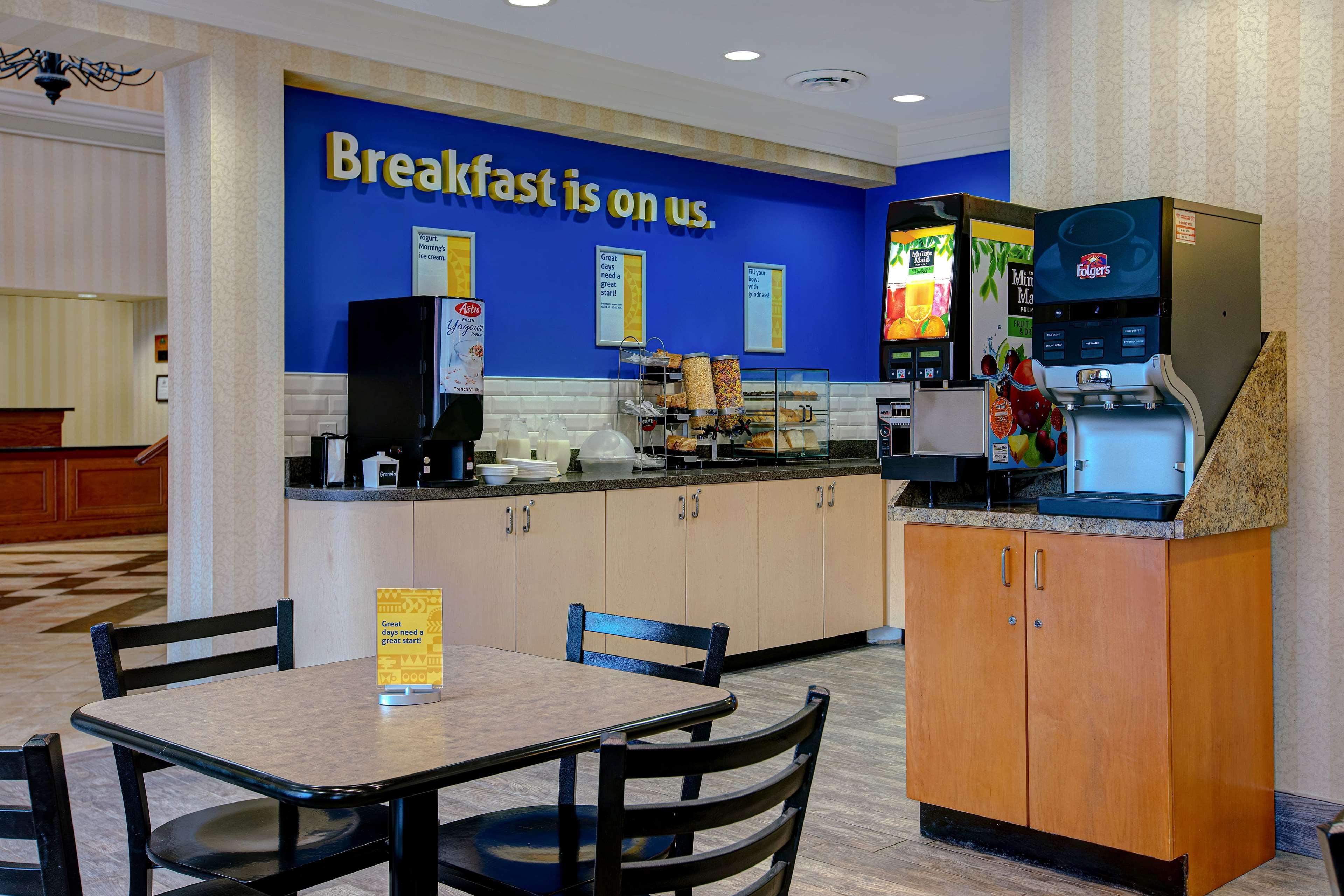 Days Inn & Suites By Wyndham Collingwood Zewnętrze zdjęcie