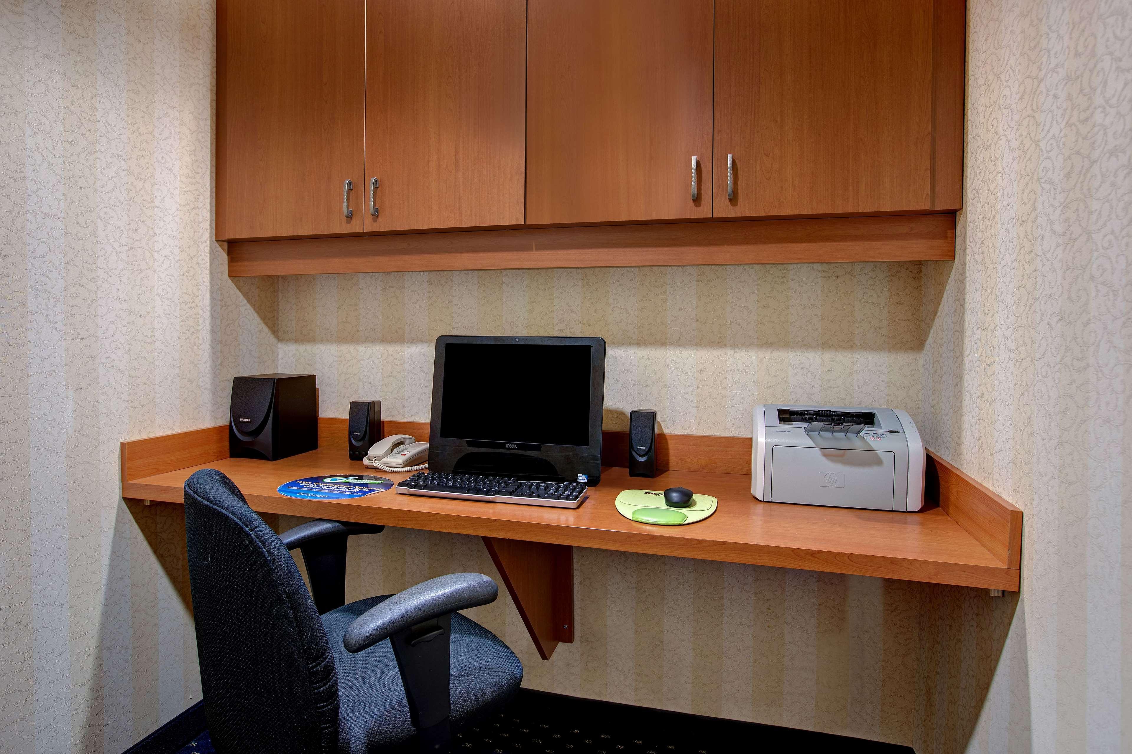 Days Inn & Suites By Wyndham Collingwood Zewnętrze zdjęcie
