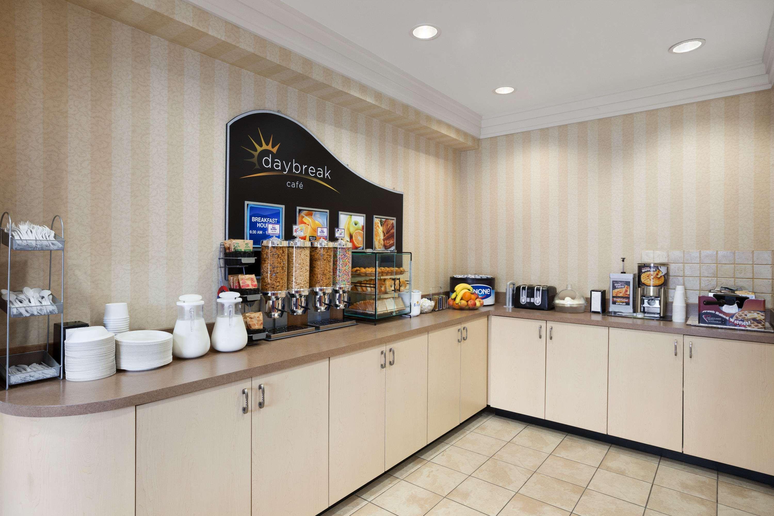 Days Inn & Suites By Wyndham Collingwood Zewnętrze zdjęcie