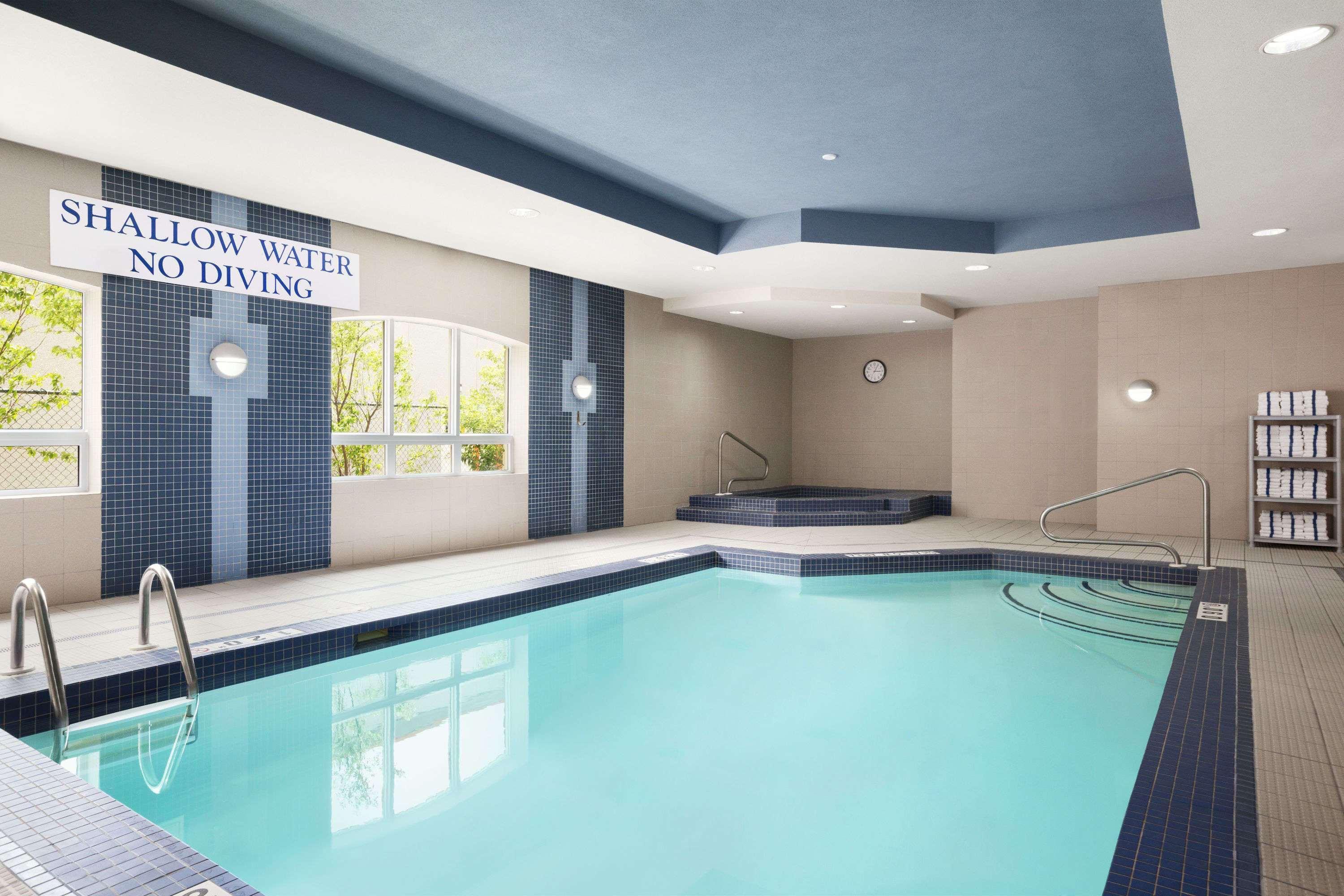 Days Inn & Suites By Wyndham Collingwood Zewnętrze zdjęcie